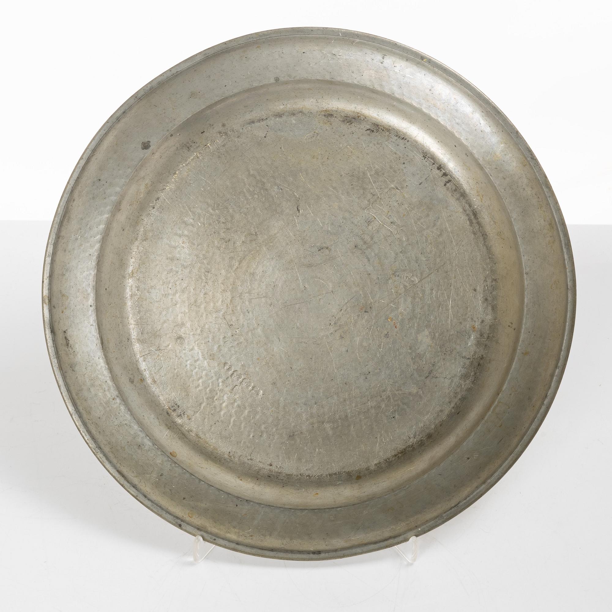 Eric Pettersson Krietz (master in Stockholm 1753-1795), a pewter charger, Stockholm.