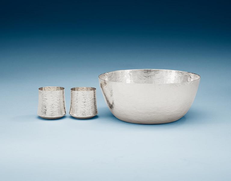 A Tapio Wirkkala 830/1000 silver bowl with two beakers, Kultakeskus OY, Finland 1967 and 1976.