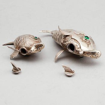 PEPPARKAR, 2 st, silver, Spanien, 1900-tal. Vikt ca 73 gram.