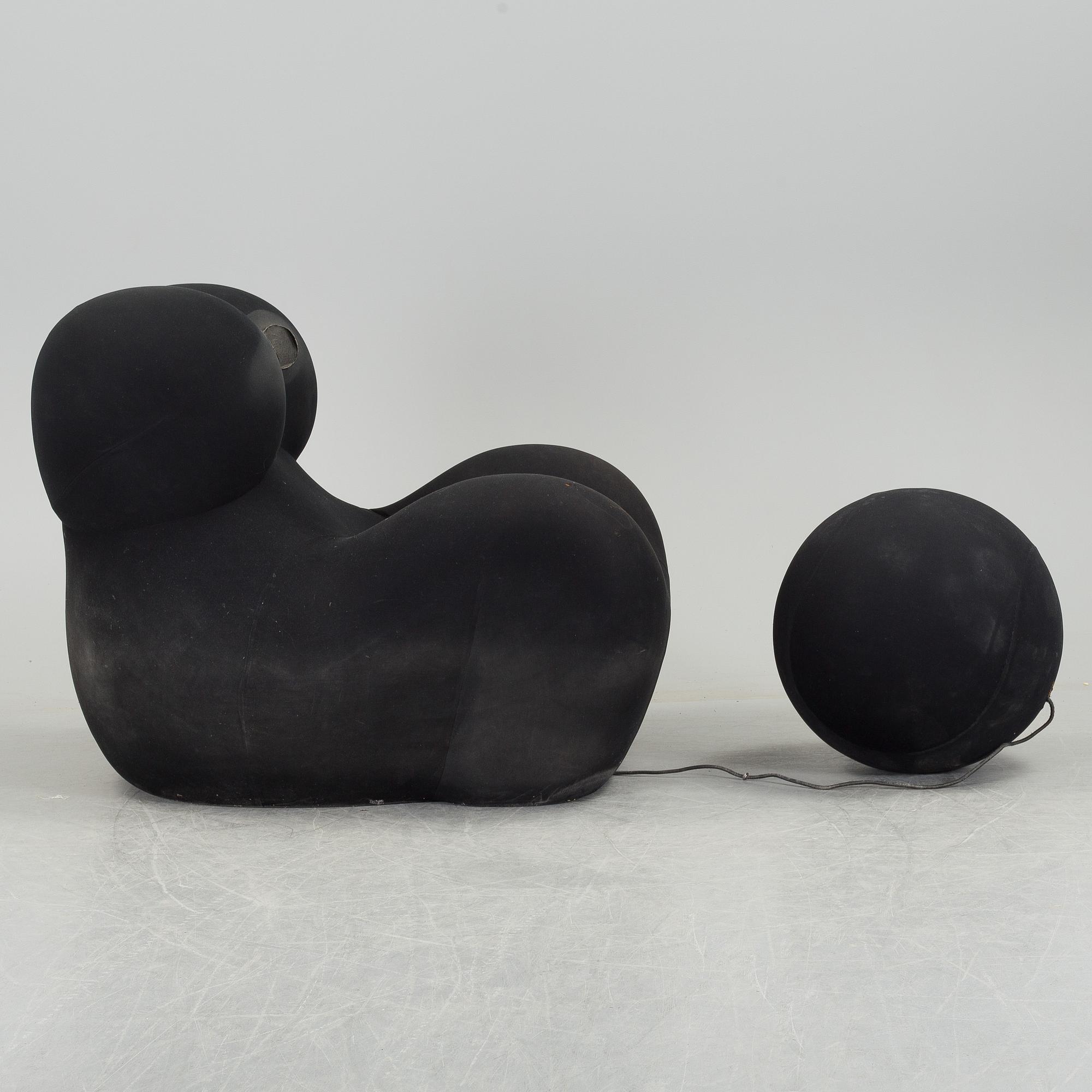 GAETANO PESCE, "La Mama", fåtölj med vidhängande fotpall, B & B Italia.