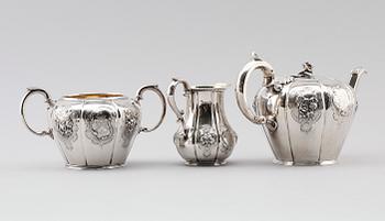 TESERVIS, 3 delar, silver, Jos Taylor, London 1840. Vikt ca 1185 gram.