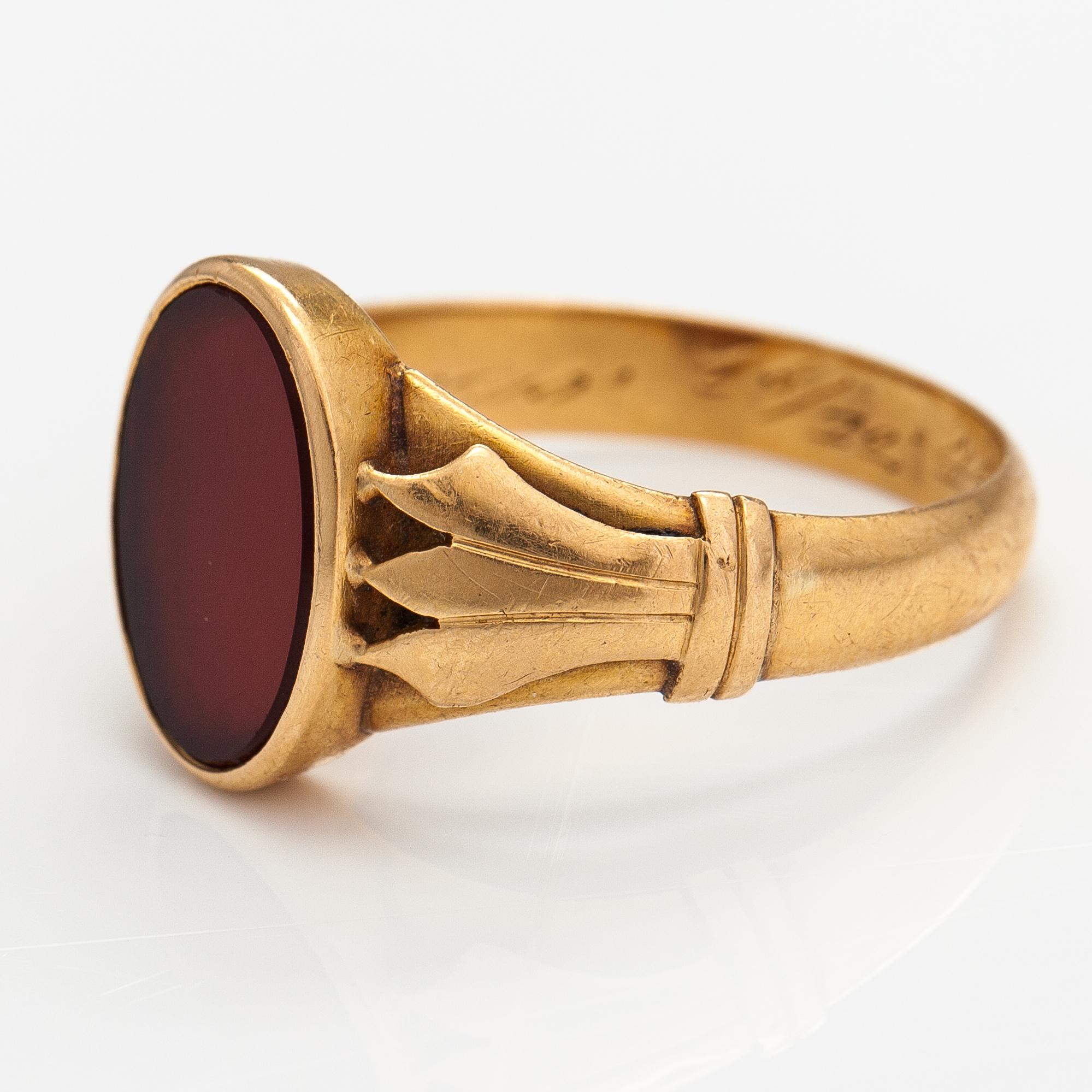 An 18K gold and carneol ring. Hjalmar Salo Hameenlinna 1946. Bukowskis
