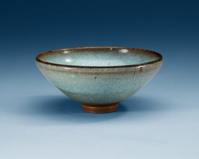 A lavender glased chün bowl, Song/Yuan dynasty.