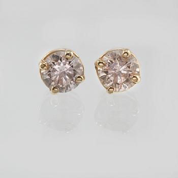 ÖRHÄNGEN, 14K guld med briljantslipade diamanter ca 0.75 ct. Vikt 0,9 gram.
