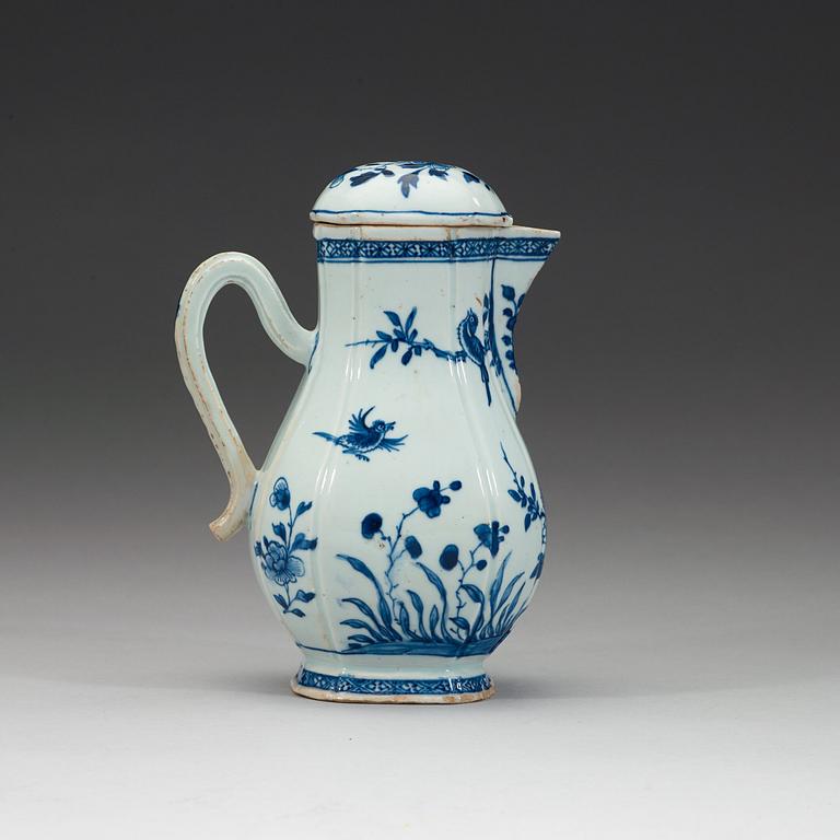 A blue and white ewer, Qing dynasty, Qianlong (1736-95).
