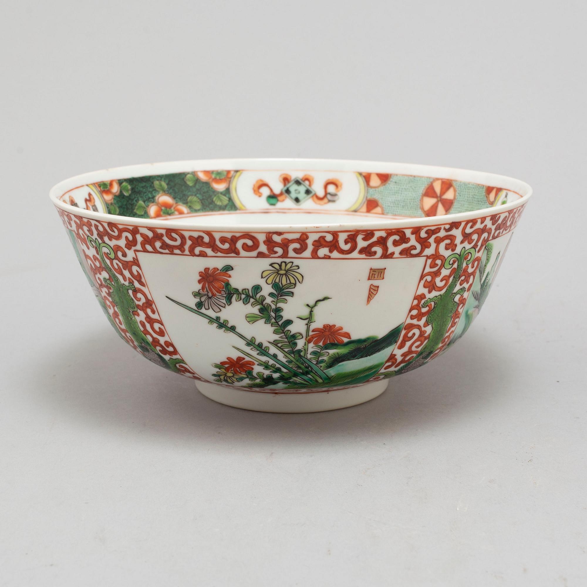 A famille verte bowl, Qing dynasty, late 19th century.