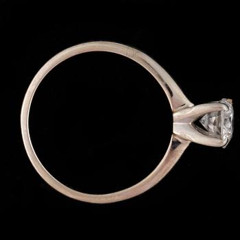 RING, 18k vitguld med briljantslipad diamant, ca ca 0,7 ct. Vikt ca 2,6 gram.
