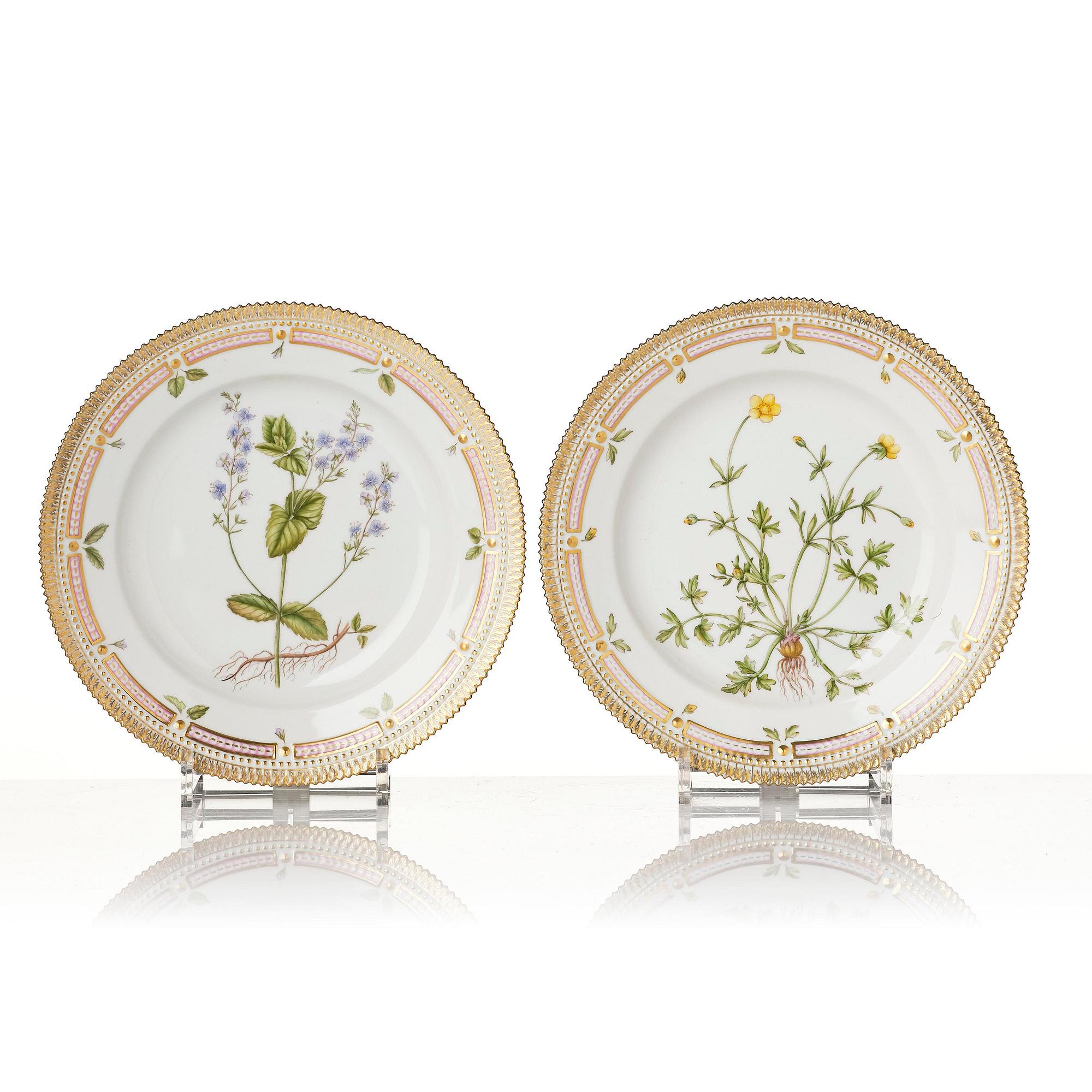 A set of 12 Royal Copenhagen 'Flora Danica' plates, Denmark, 20th century.