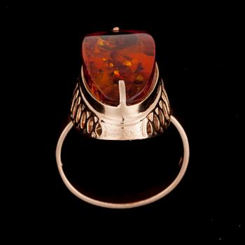 RING, 14K guld (583), bärnsten. Vikt ca 6,5 g.