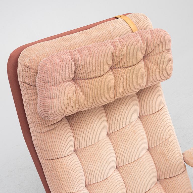 Sam Larsson, a 'Fenix' recliner, Dux.