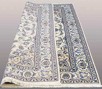 A CARPET, Nain, ca 295 x 203 cm.