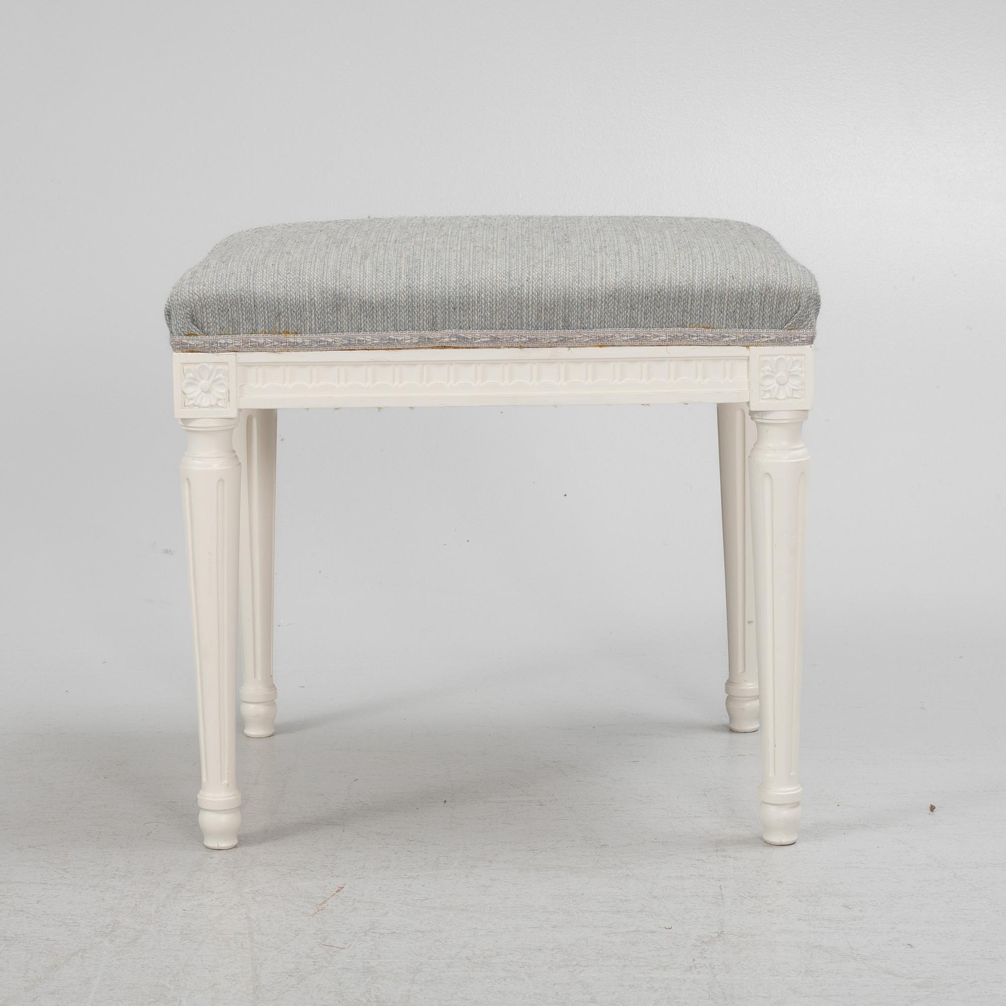 Stool, Gustavian style, first half of the 20th century.