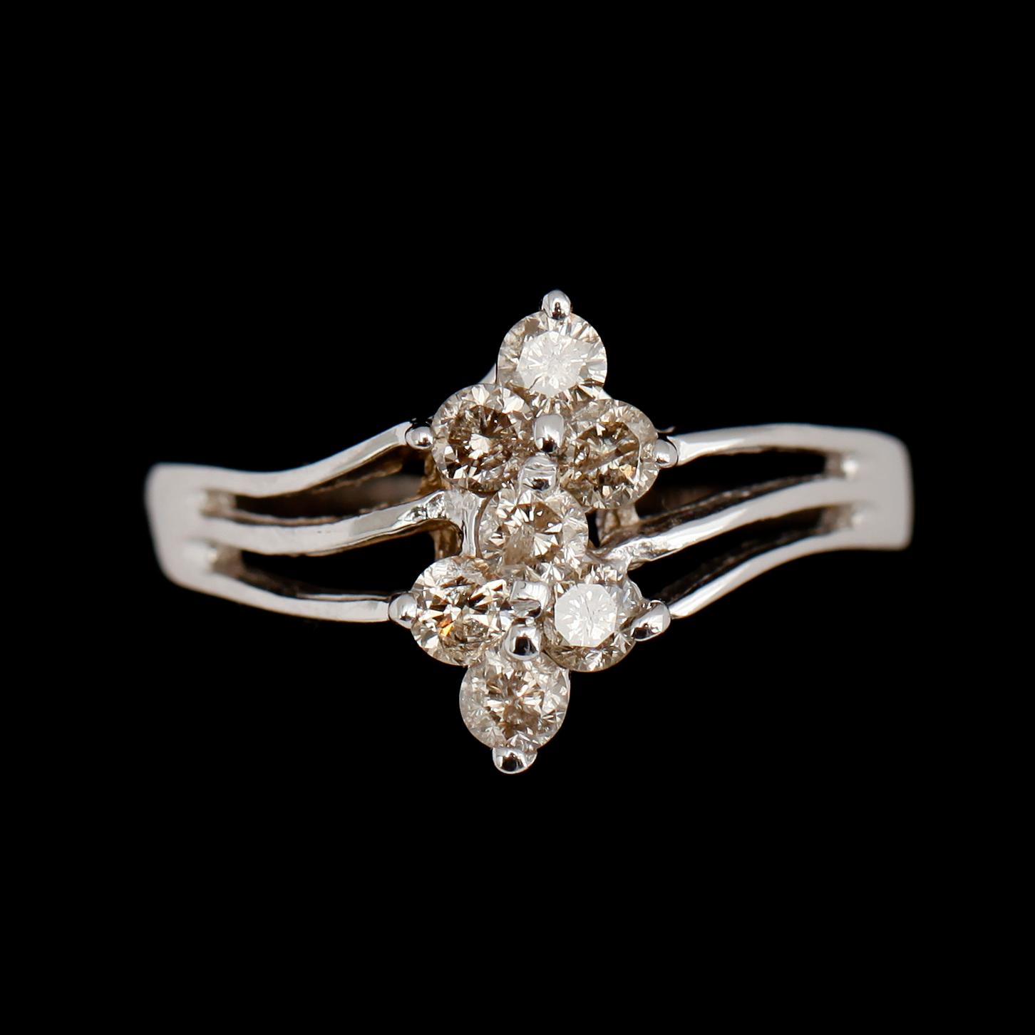RING, 14 k vitguld, med briljanter tot  0.65 ct.