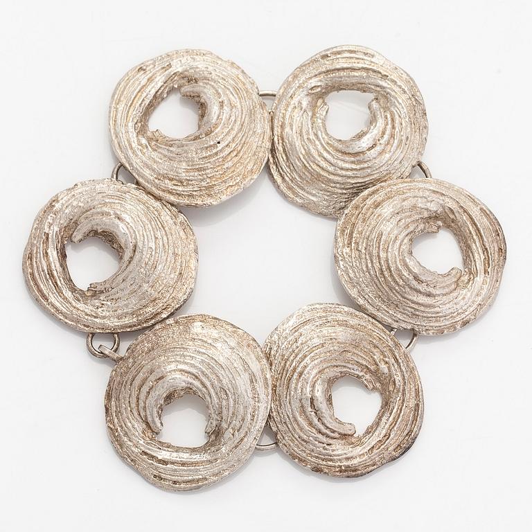 Helky Juvonen, rannekoru, sterlinghopea, Westerback, Helsinki 1972.