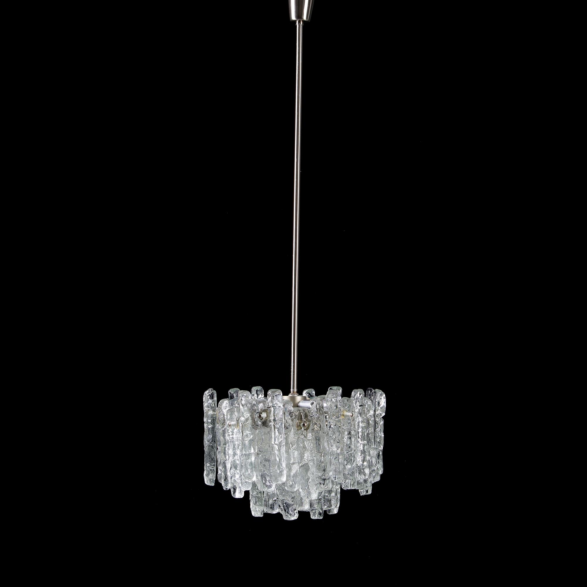 TAKLAMPA, "Ice block chandelier", J.T Design, Kalmar, Österrike, 1960-tal. Totalhöjd ca 104 cm.