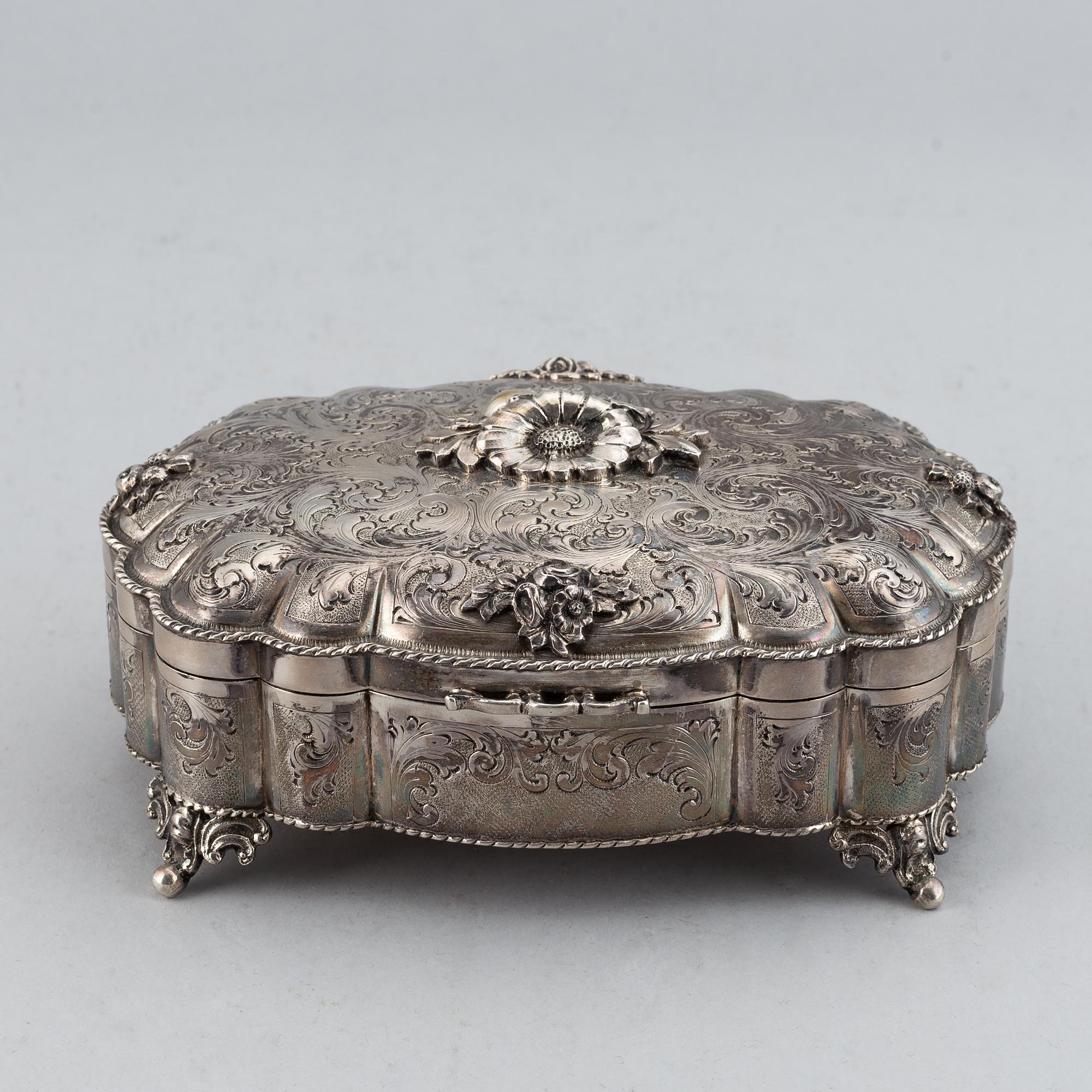 A silver box, Italy 1930-40s and with swedish import mark.