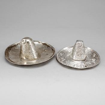 SOMBREROS, 3 stycken, sterlingsilver, Mexico, 1900-talets andra hälft. Total vikt ca 317 gram.