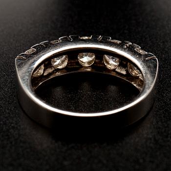 RING, vitguld 14K, 5 briljantslipade diamanter tot. 2,09 ct. Vikt 6,9 g.