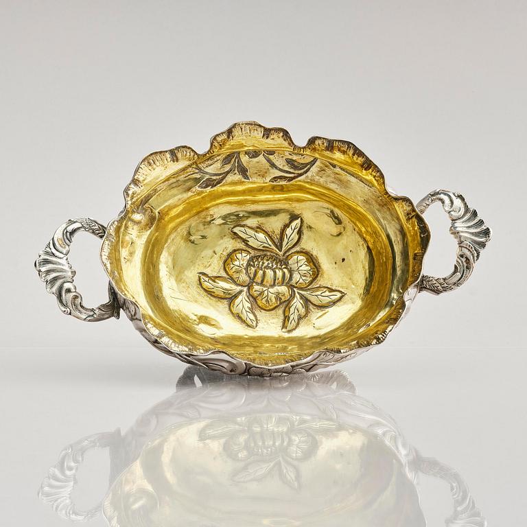 A Prussian 18th century parcel-gilt silver monteith bowl, mark of Gottfried Nöffel (Neffel), Königsberg, Prussia 1771.