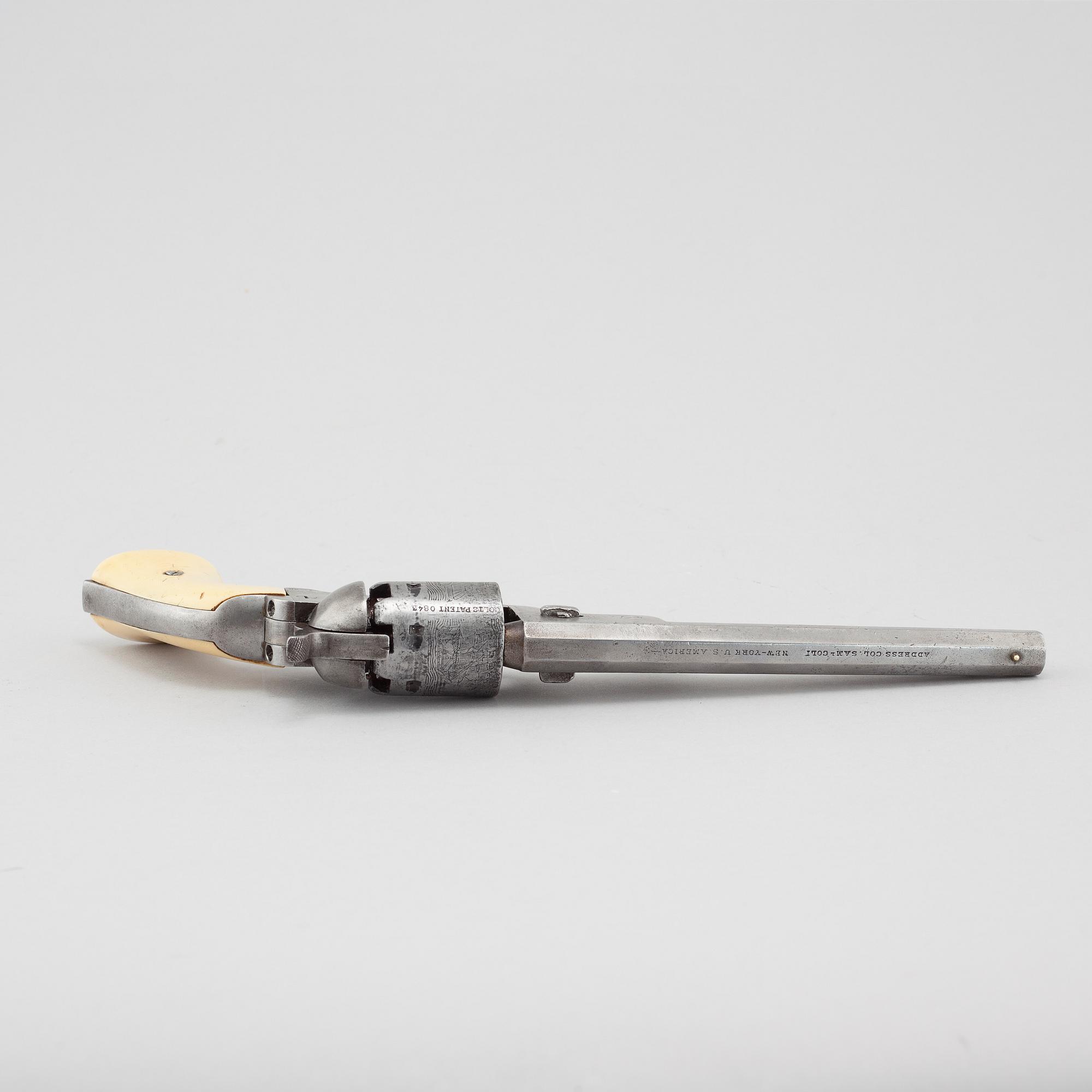 A Colt Navy revolver, m/1851.