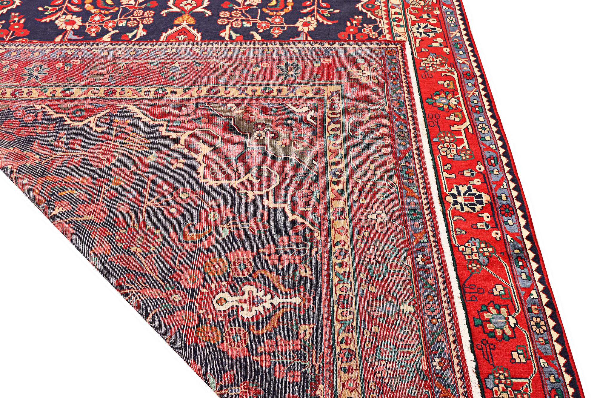 A Hamadan carpet, a. 320 x 217 cm.