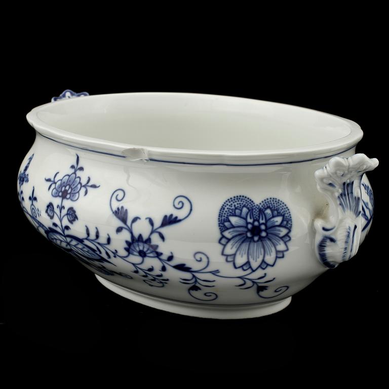 TERRIN SAMT UNDERFAT, porslin, Meissen, 1900-tal.