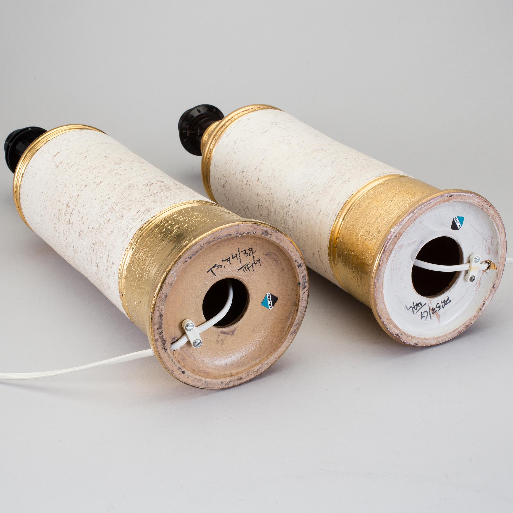 BORDSLAMPOR, 2 stycken, chamotterat lergods. Bitossi, Italien, 1960-70-tal.