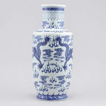 VAS, porslin, Kina, 1900-tal.