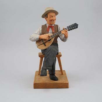 HERMAN ROSELL, träfigur, signerad och daterad 1949.
