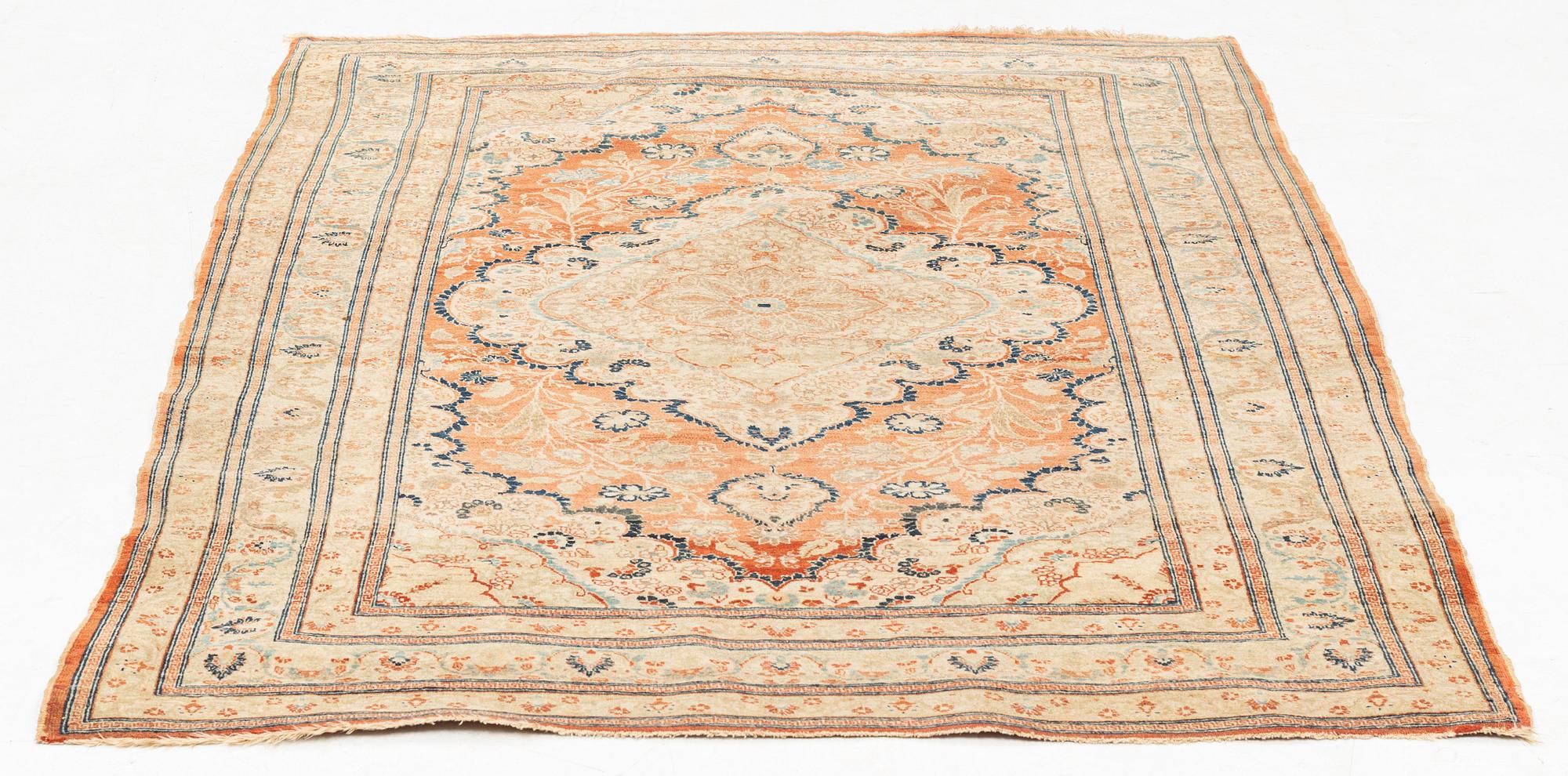 An antique Tabriz rug, ca 174 x 125 cm.