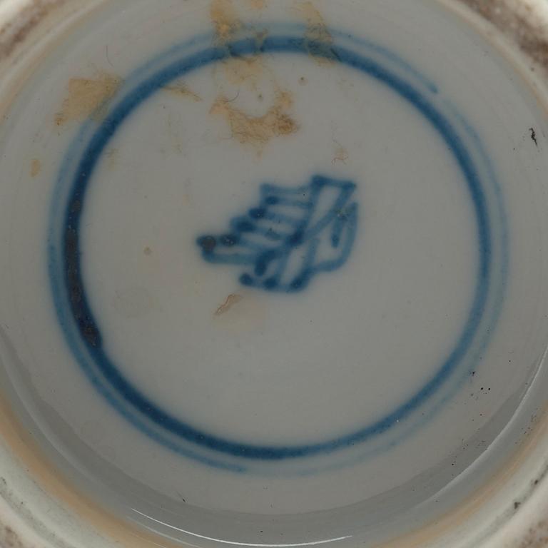 TEKRUKOR, ett par, porslin. Qingdynastin, Kangxi (1662-1722).