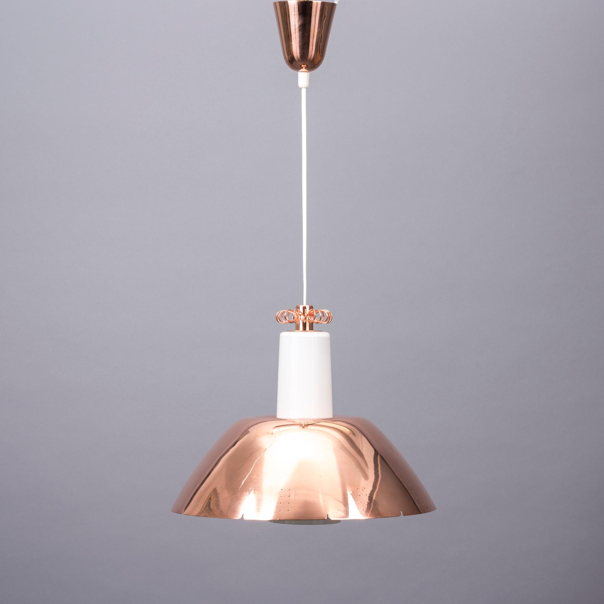 TAKLAMPA, Paavo Tynell, märkt Idman. Höjd 30 cm.