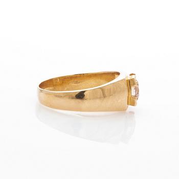 Ring, 18K gold with brilliant-cut diamond.