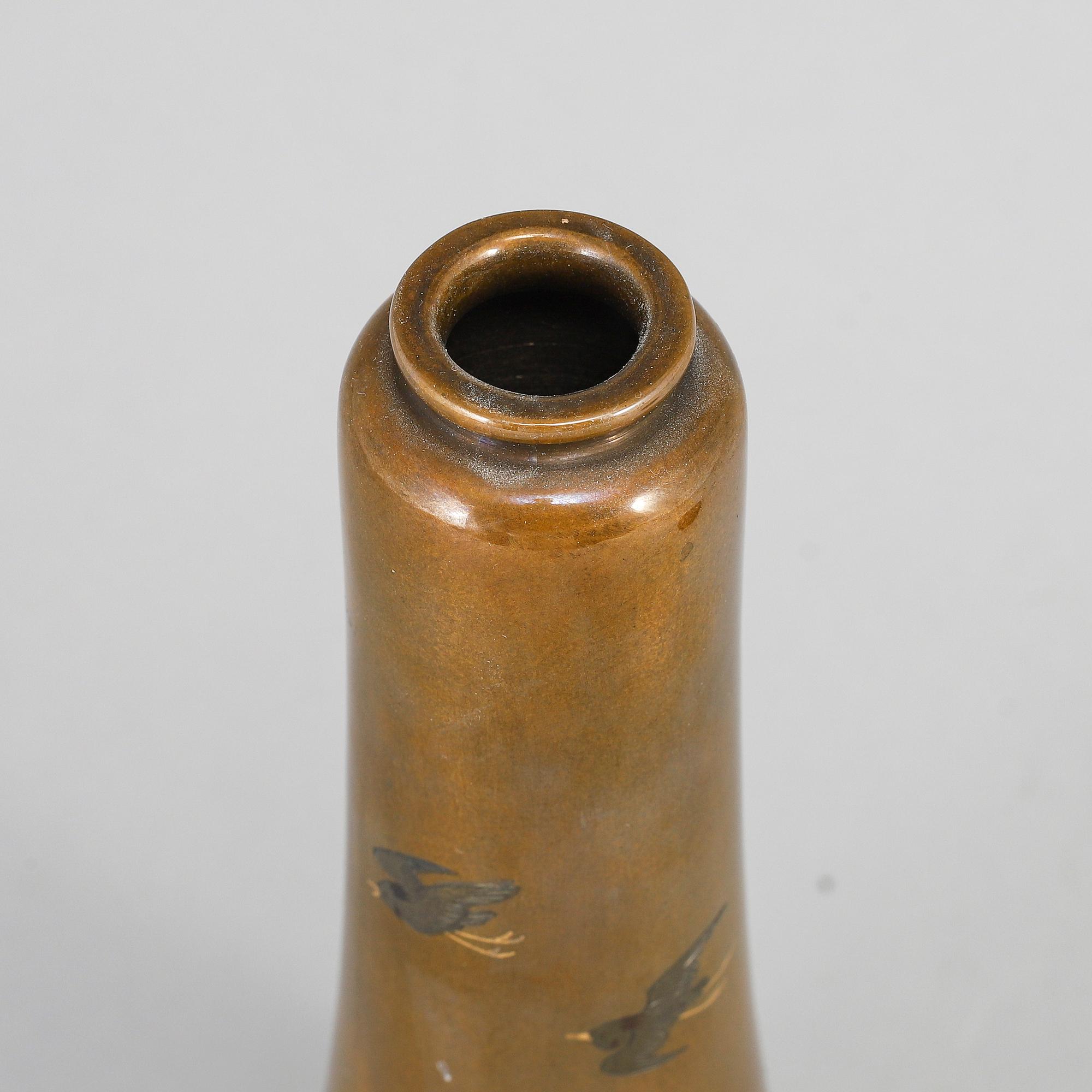 A Japanese bronze vase, Meiji period (1868-1912).