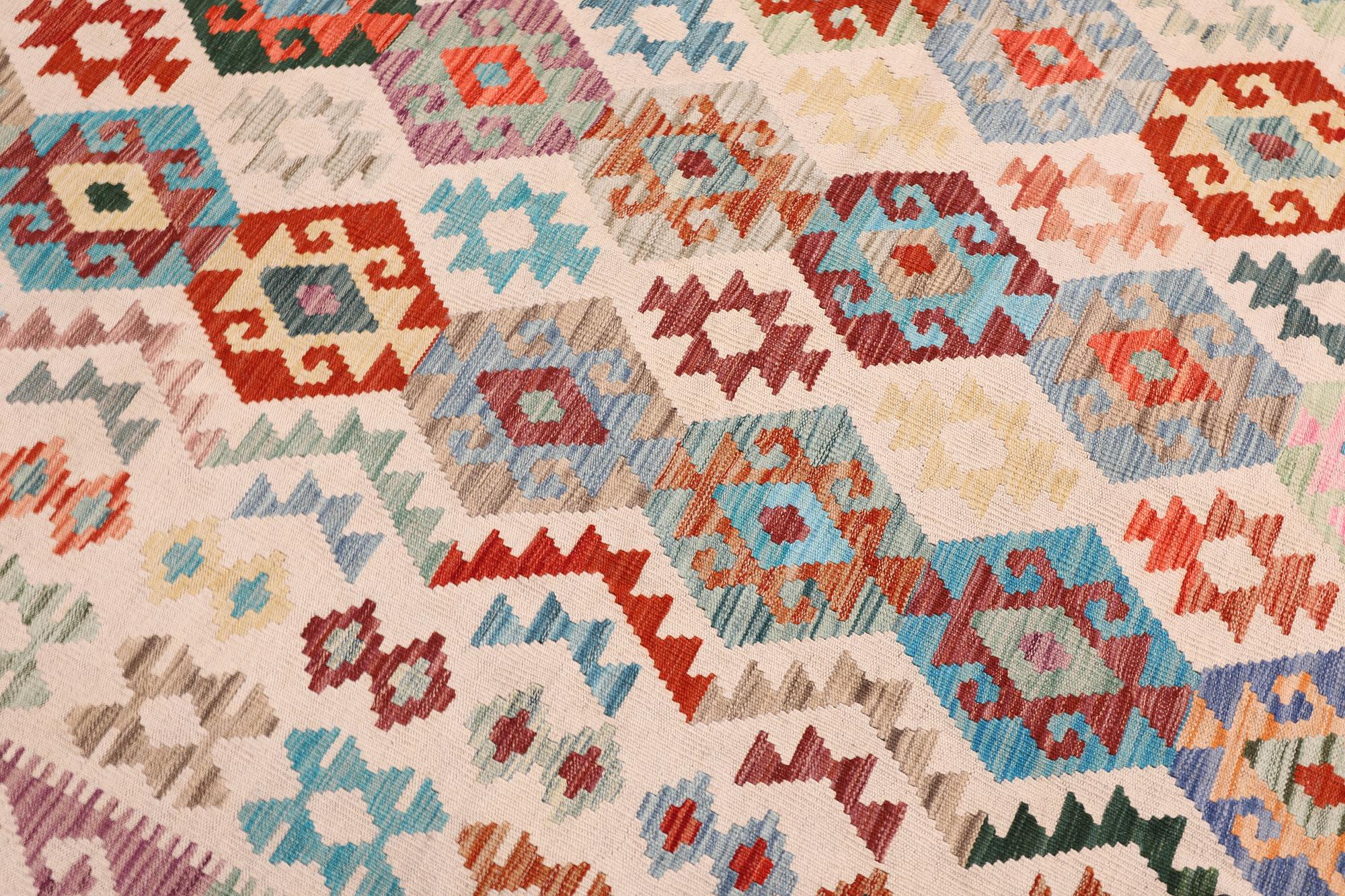 A Kilim carpet, approx. 349 x 252 cm.