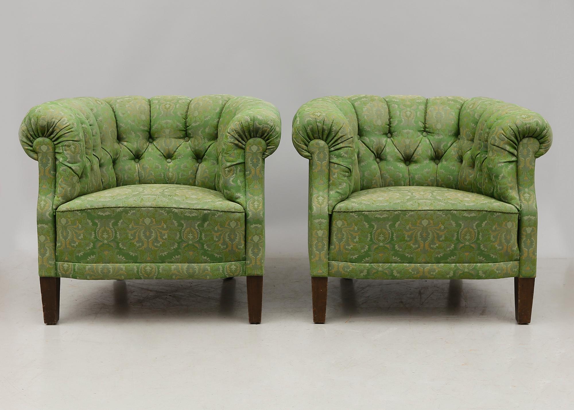 KLUBBFÅTÖLJER, 1 par, 1900-talets första hälft.