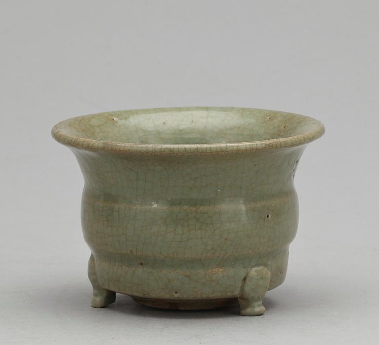 RÖKELSEKAR, lergods, celadon, Ming 1368-1644.
