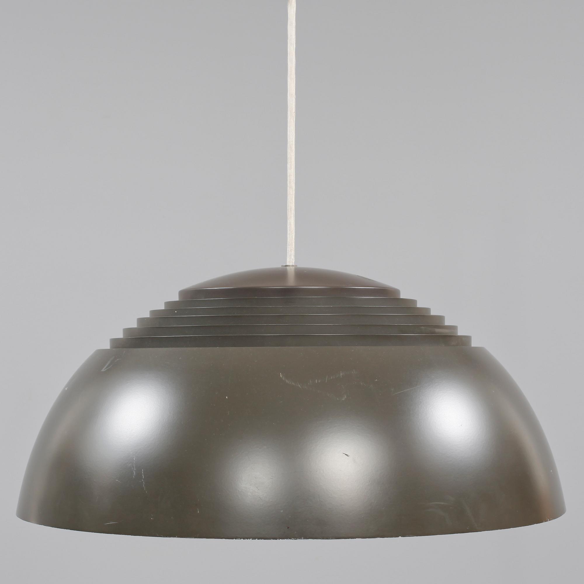 TAKARMATUR, "AJ Pendel", Arne Jacobsen, Louis Poulsen, 1900-tal. H 25.