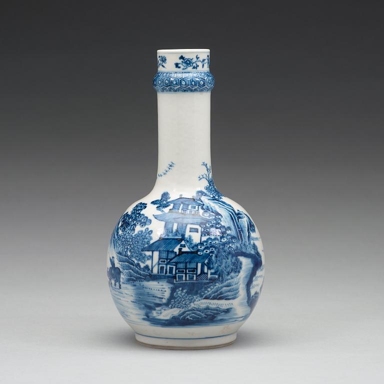 VAS, porslin. Qingdynastin, sent 1700-tal.