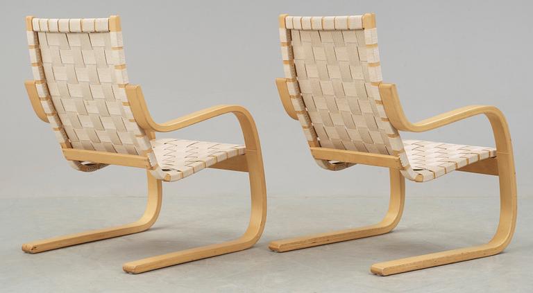 FÅTÖLJER, ett par. Modell 406, Alvar Aalto. Modellen formgiven 1947.