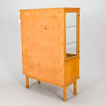 A mid-20th century display cabinet, Lahden Puutyö.