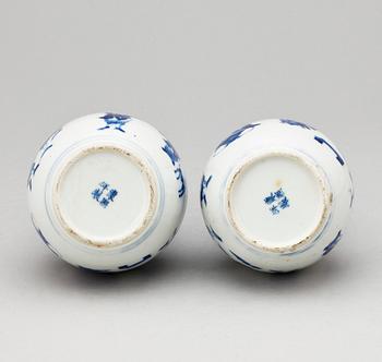 VASER, ett par, porslin, Kina, Qing dynastin, sent 1800-tal.