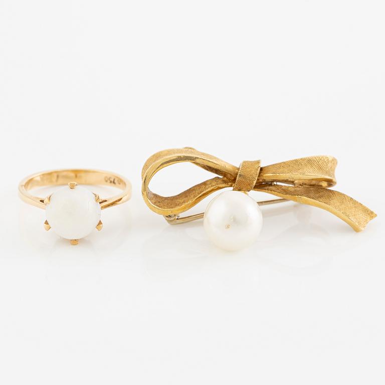 Brooch 18K gold in the form of a bow with a pearl and ring 18K gold with an opal.