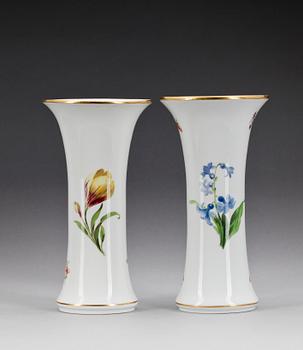 VASER, ett par, porslin, Meissen, 1900-tal.