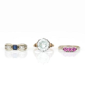 PARTI SMYCKEN, 3 st, 18K guld med olika färgade safirer, diamanter och cubic zircon. Total vikt ca 12,93 g.