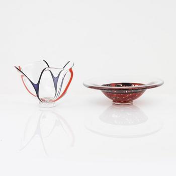 Lars Hellsten a bowl, Orrefors, 1983 and Klas-Göran Tinbäck, a bowl, Målerås Glasbruk, 2001.