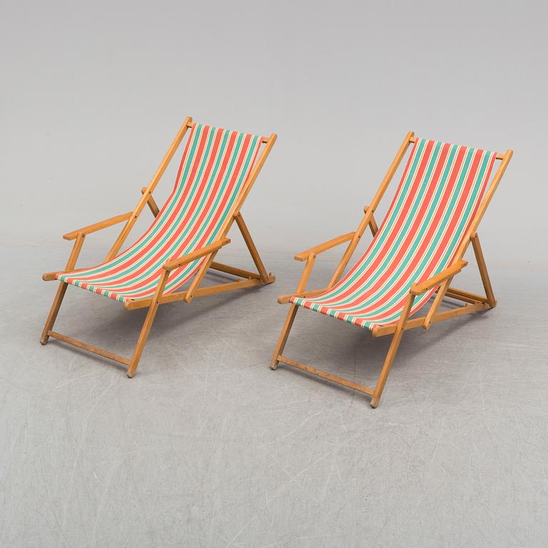 A pair of mid 20th century beech sun chairs.