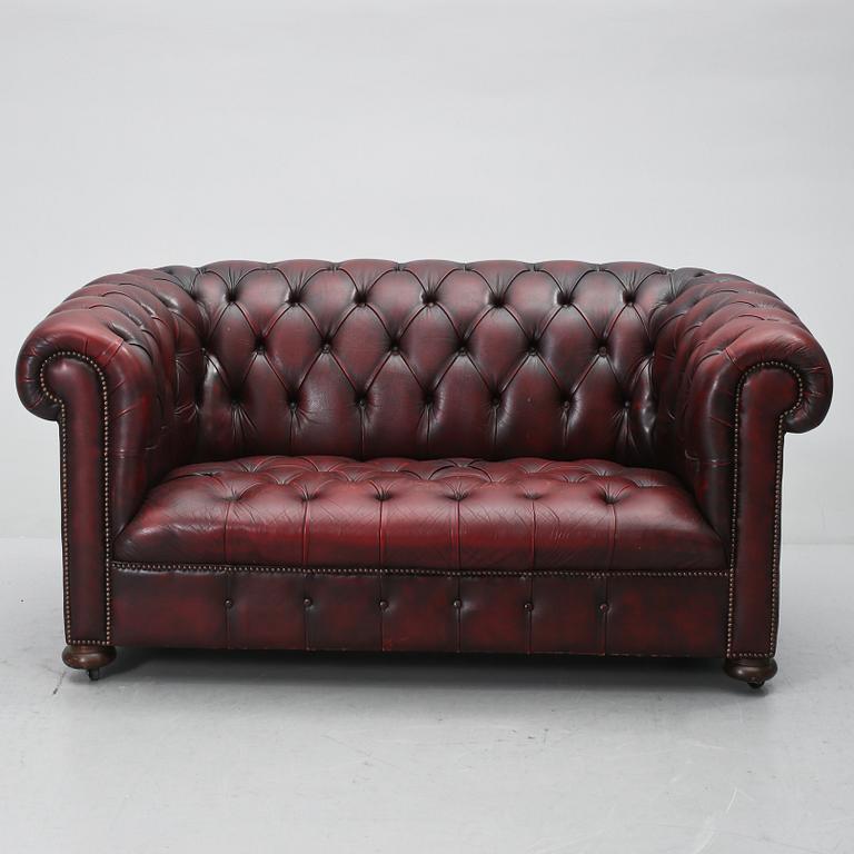 SOFFA, Chesterfieldmodell, England, 1900-talets andra hälft.
