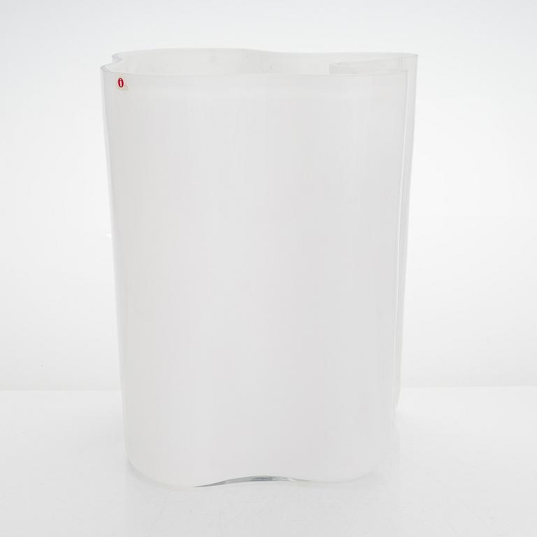 Alvar Aalto, maljakko, malli 3031, signeerattu Alvar Aalto.