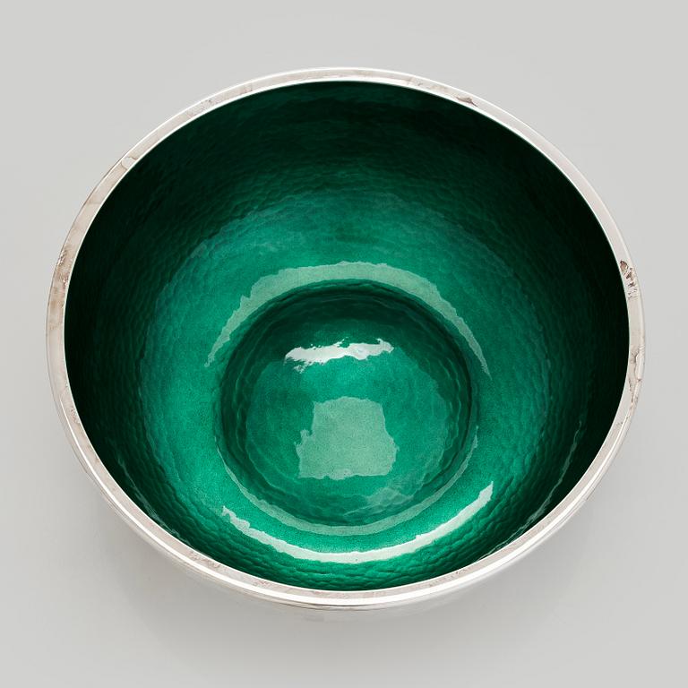 A. Tillander, malja, sterlinghopeaa ja emalia. Helsinki 2005.